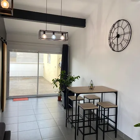 Loftly Place 홈스테이 Cournonsec