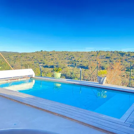 Loftly Place * Cournonsec